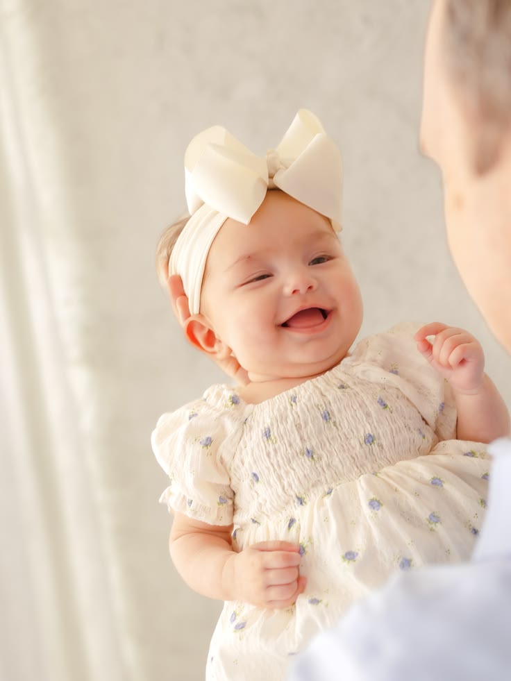 The 3 month mark is an amazing session! Newborn “sshh. Sshhh. Ssshhh” from adults is replaced with laughter and real smiles. The personality starts to shine and everyone is so happy. If you’re in Orange County, CA and your baby is around this age it’s definitely time to capture the moment. These photos are always ones that are cherished and so fun! #orangecountyphotographer @themotherhoodanthology #huntingtonbeachfamilyphotographer #costamesaphotographer #milestonephotography