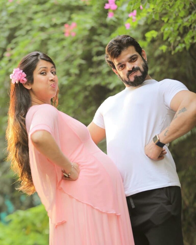 30 Baby Shower Photo Poses Ideas Everyone Will Love