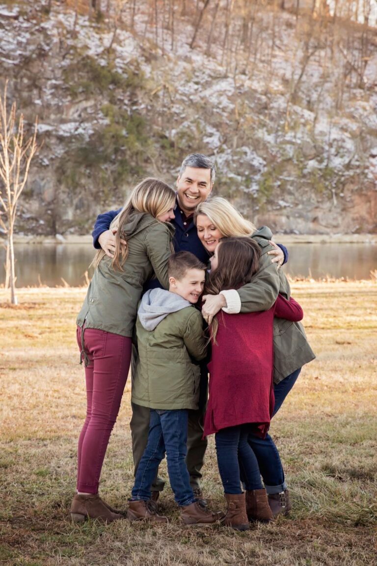 30 Family Poses Photography Ideas For Perfect Memories