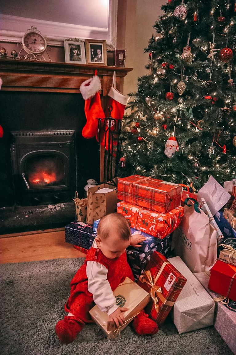 30 Baby First Christmas Pictures Ideas Full Of Holiday Magic