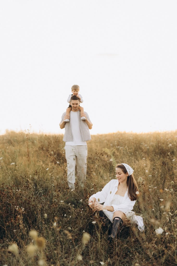 30 Nature Family Photoshoot Ideas For Stunning Pictures